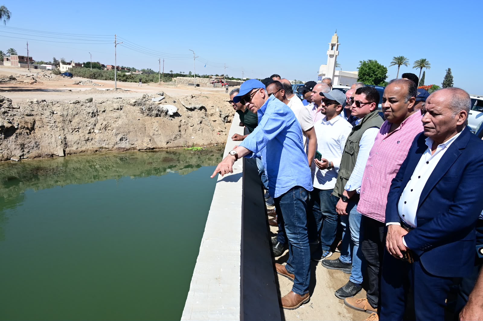 وزير الري يتابع حالة الترع بالمحافظات
