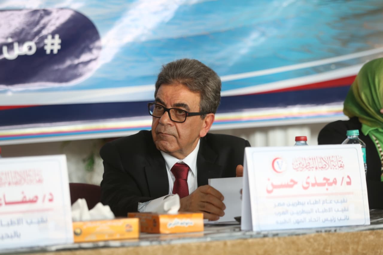 الدكتور مجدي حسن النقيب العام للأطباء البيطريين