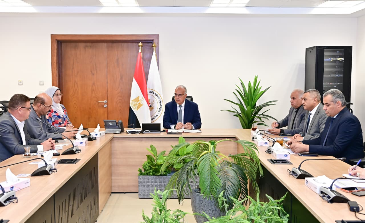 وزير الري يبحث طلبات عدد من أعضاء مجلسي النواب والشيوخ