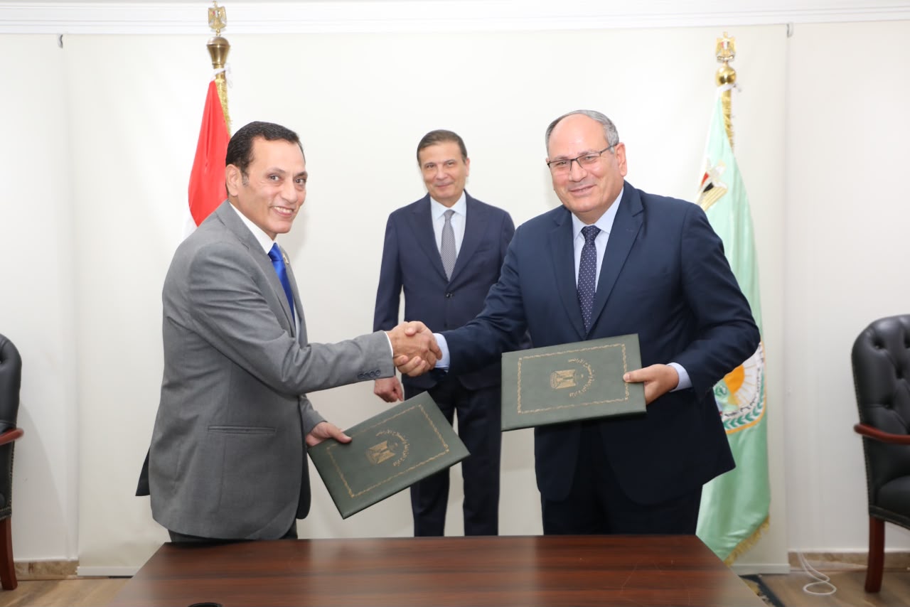 إتفاف تعاون بين مركز البحوث الزراعية وشركة الريف المصري لإنتاج تقاوي الطماطم