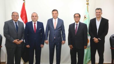 وزير الزراعة يقدم التهنئة للدكتور نزار حداد بمناسبة توليه مهام منصبه الجديد
