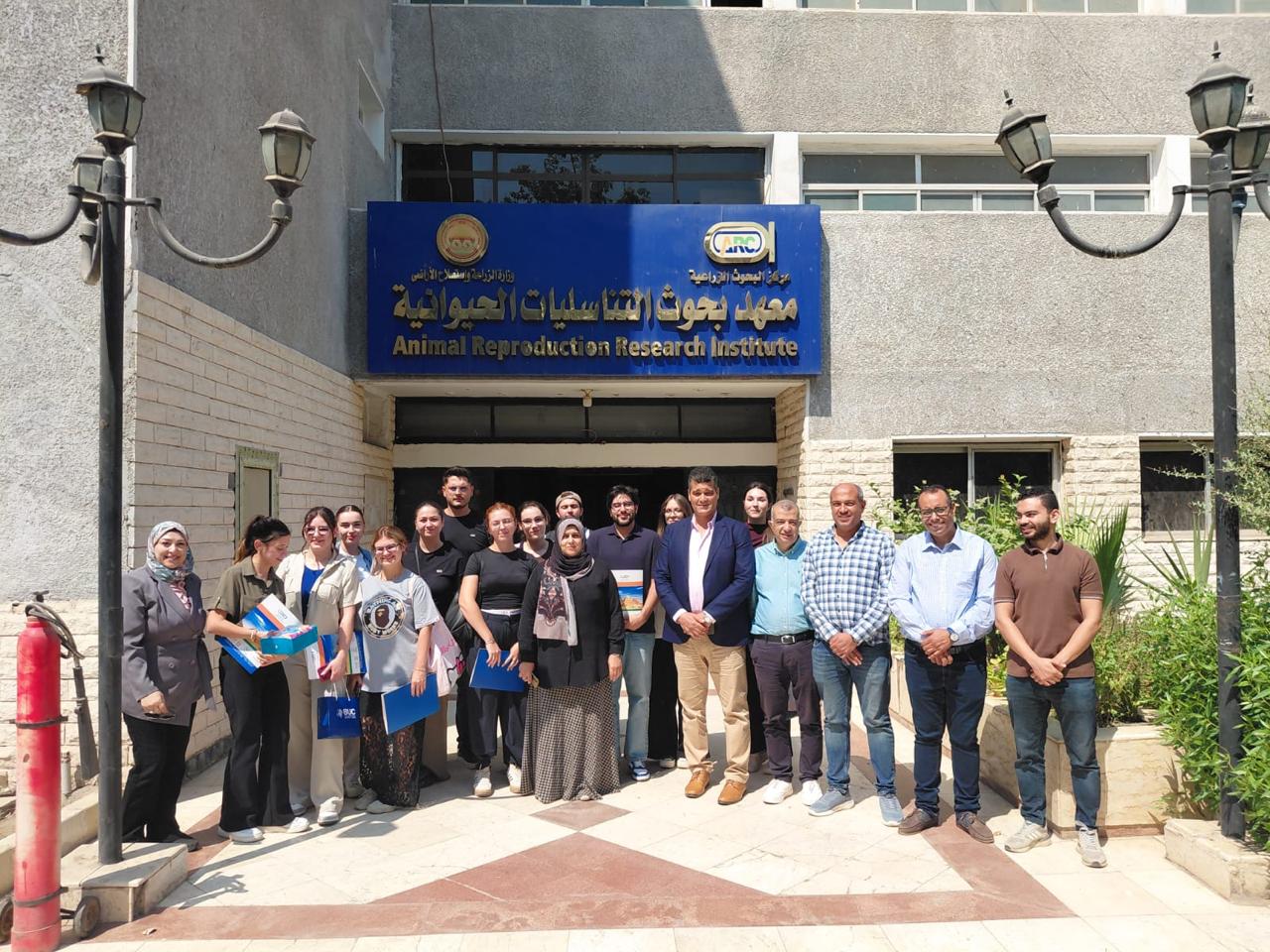 تدريب الطلاب على تقنيات الفحص ونقل الأجنة