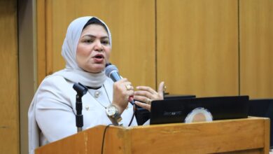 الدكتورة إيناس عبد الحافظ، عميدة كلية الطب البيطري بجامعة أسيوط